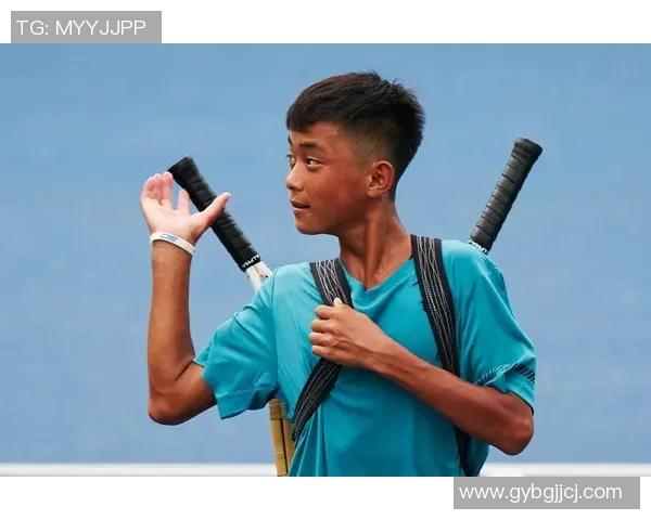 深度对话：探索杨强的网球人生与成长之路