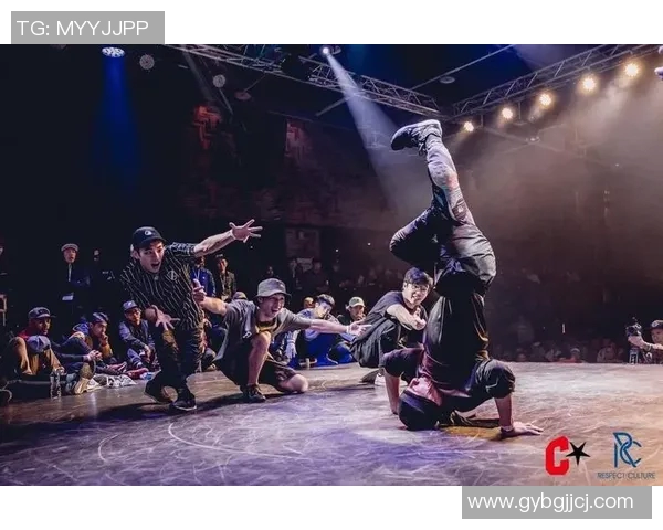 成都攀岩队在世界街舞大赛中以85分稳居积分榜首位