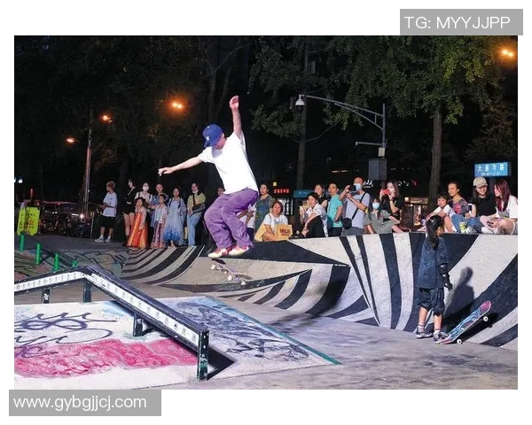 城市马拉松赛中成都滑板队个人能力的精彩表现与深度分析